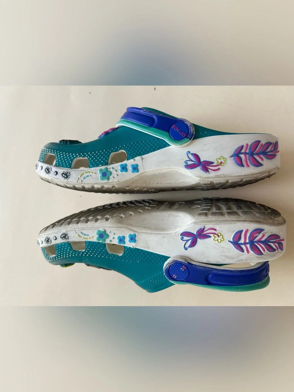 Disney / crocs Teal Kids Clog Sandals with Fun Decorative Charms Encanto
